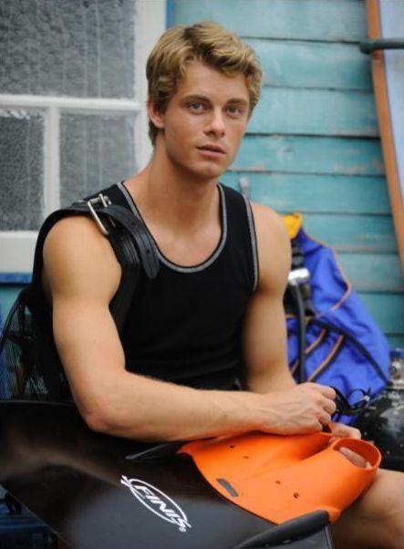 luke_mitchell_1.jpg